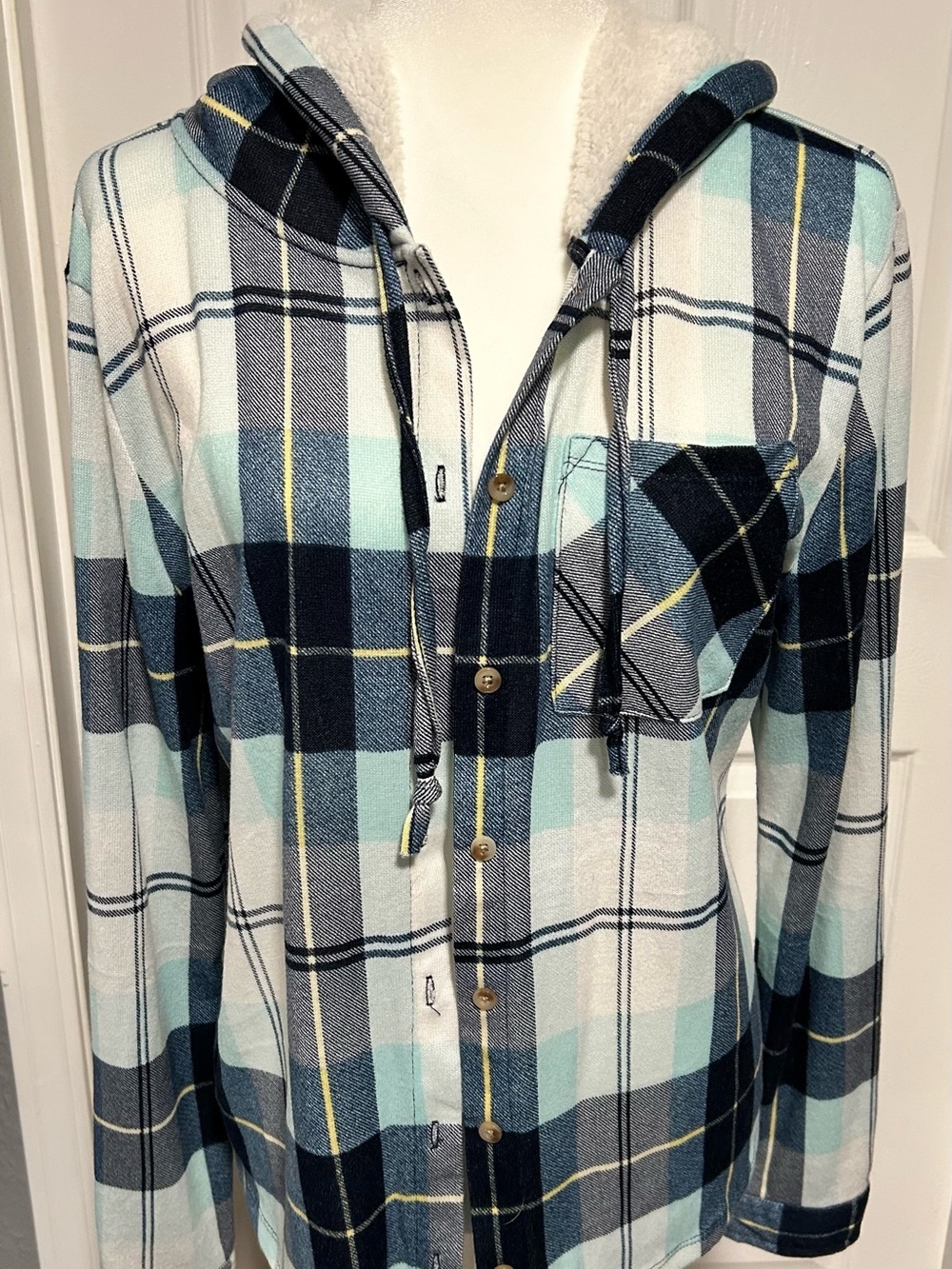 Women’s Plaid Hooded Button-Up Shirt Jacket in Light Blue and Navy